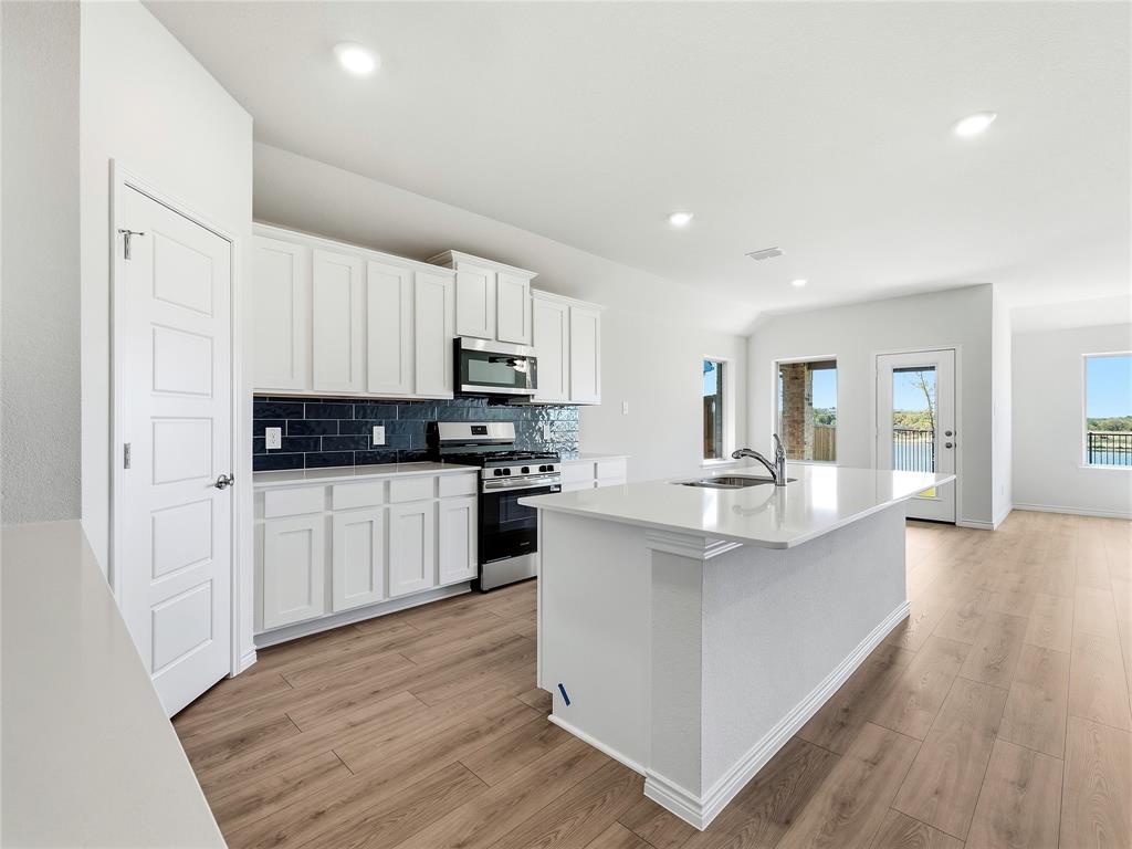2504 Travis Street Property Photo 12