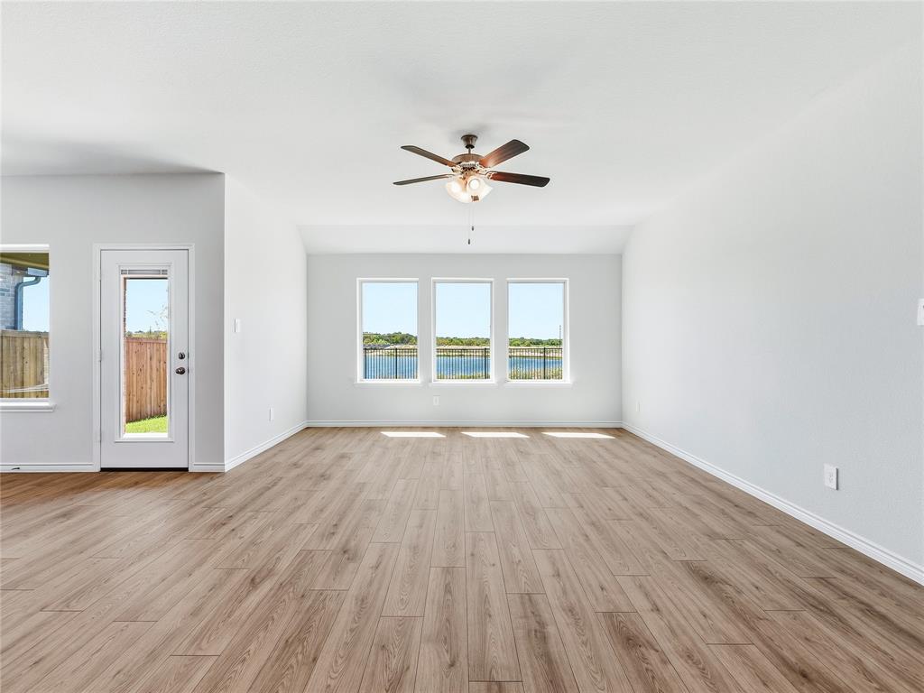 2504 Travis Street Property Photo 14