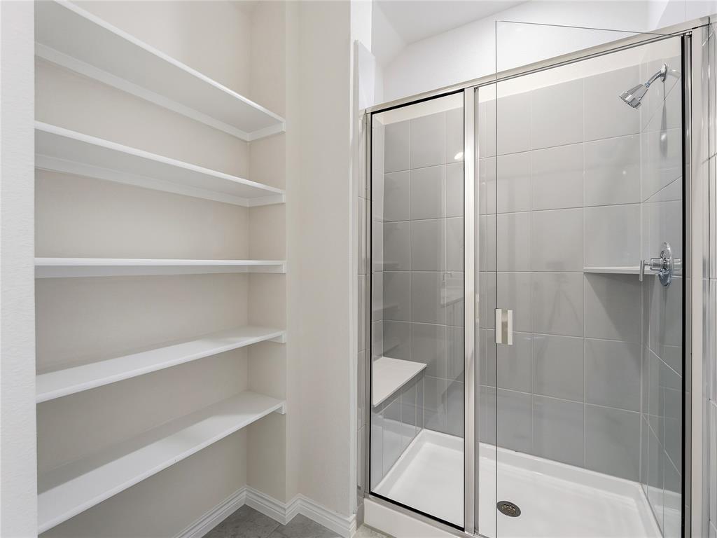 2504 Travis Street Property Photo 17