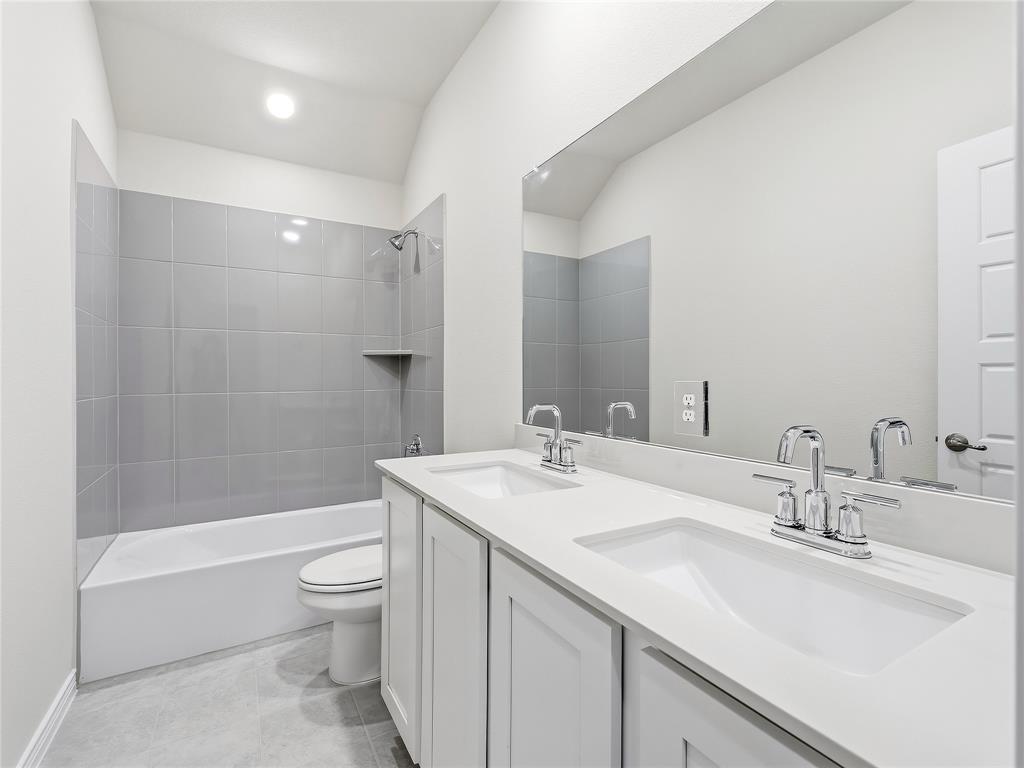 2504 Travis Street Property Photo 25