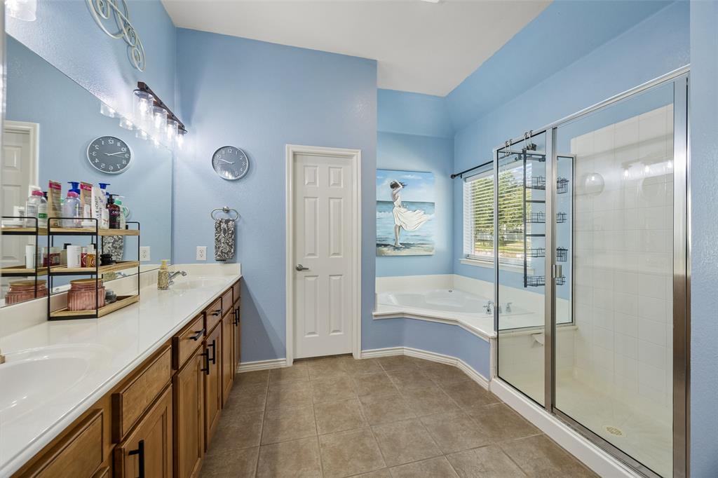 1221 Spanish Moss Drive Property Photo 17
