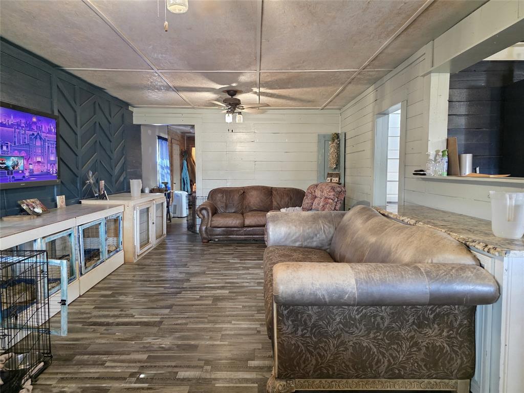 4451 Fm 585 Property Photo 5