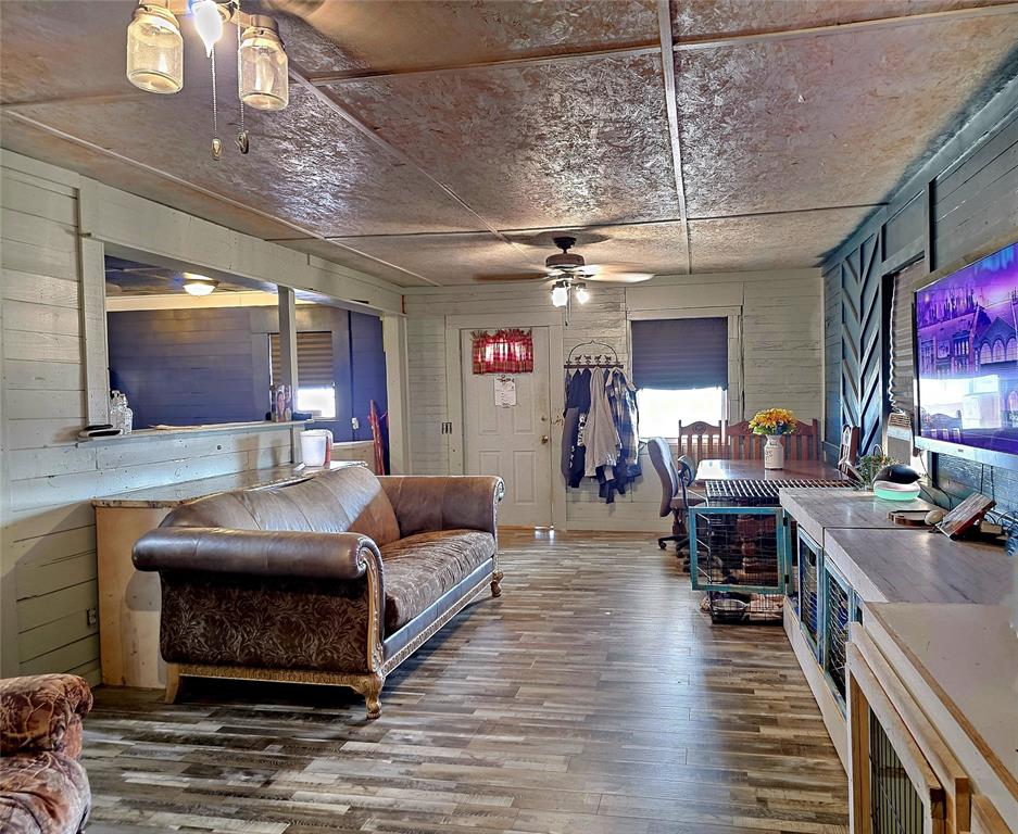 4451 Fm 585 Property Photo 8
