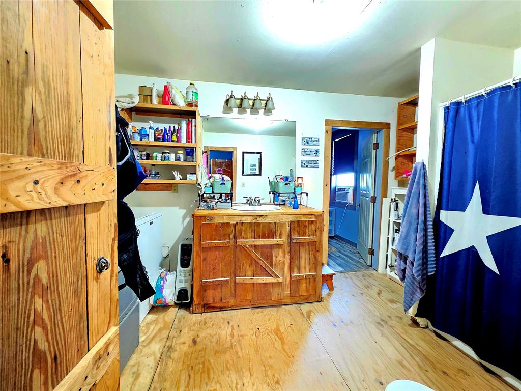 4451 Fm 585 Property Photo 10