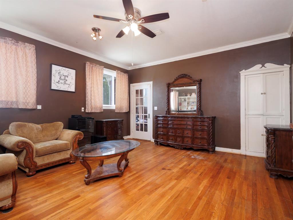 1016 W Walnut Property Photo 11
