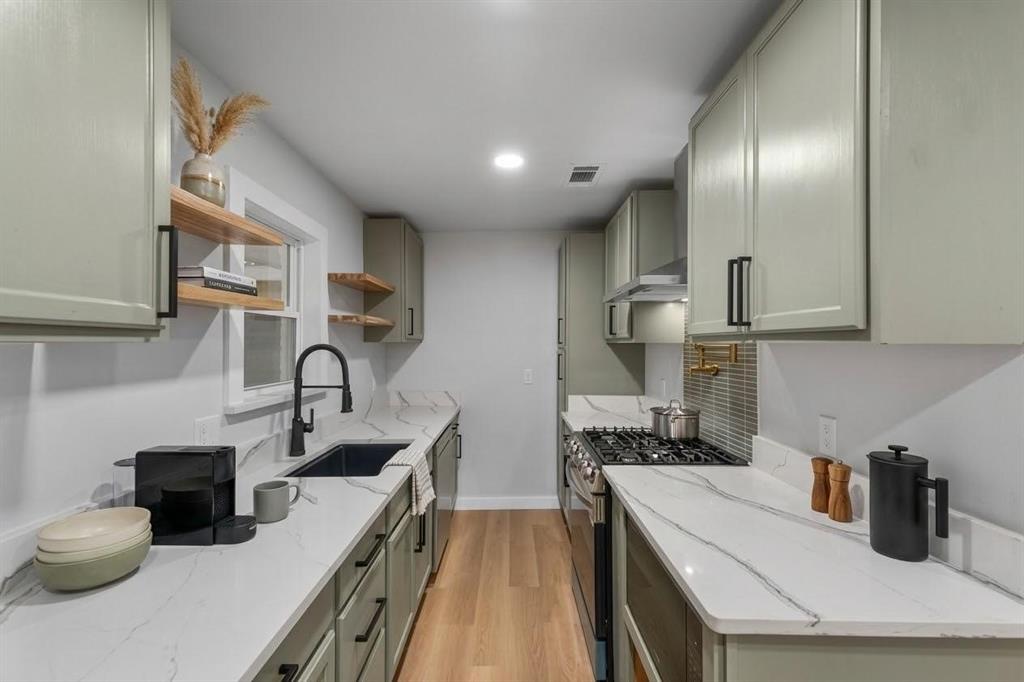 2122 Lemart Street Property Photo 5