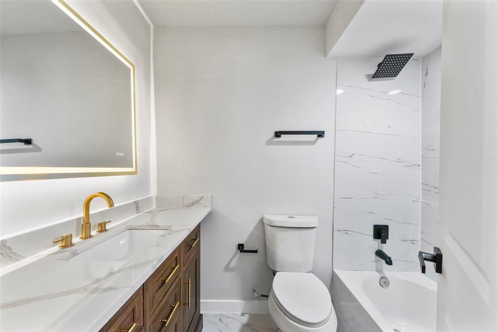 2122 Lemart Street Property Photo 11