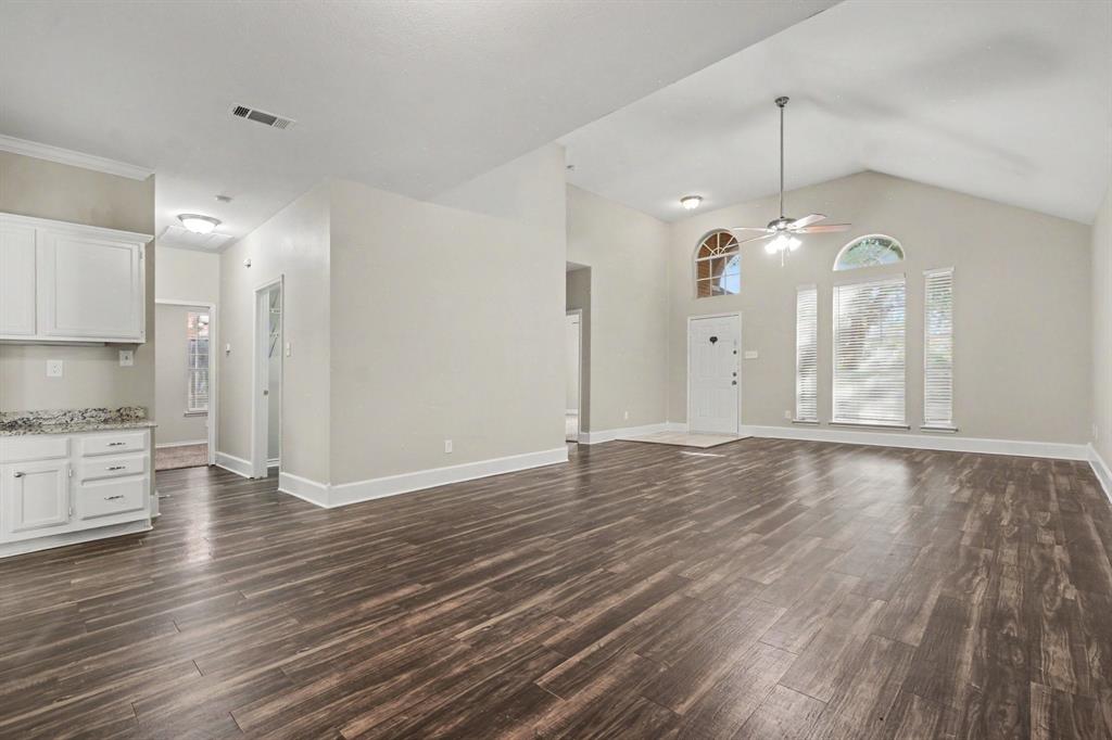 736 Fairlawn Street Property Photo 4