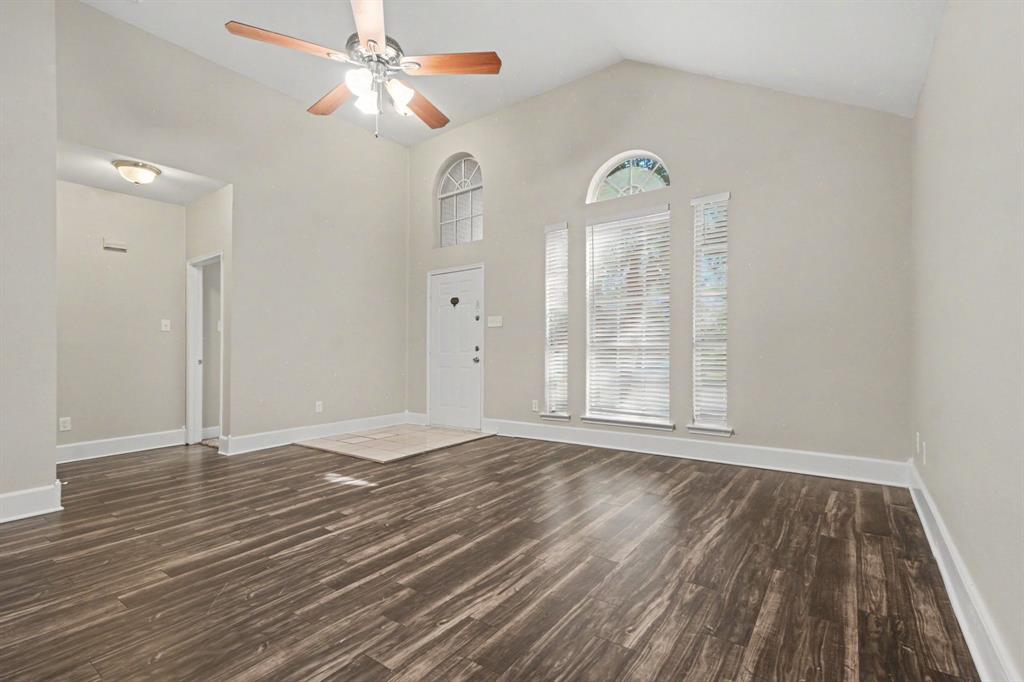 736 Fairlawn Street Property Photo 6
