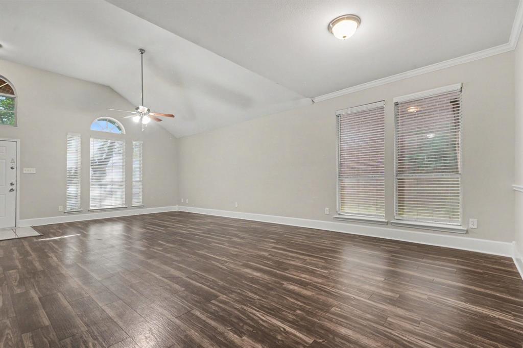 736 Fairlawn Street Property Photo 7
