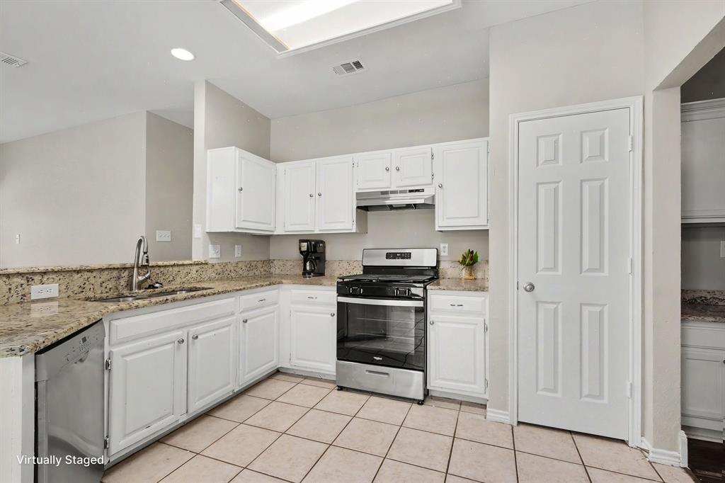 736 Fairlawn Street Property Photo 14