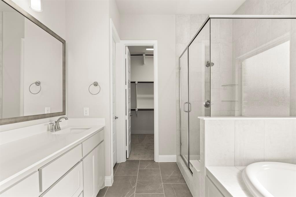 2704 Emerald Shallows Drive Property Photo 15
