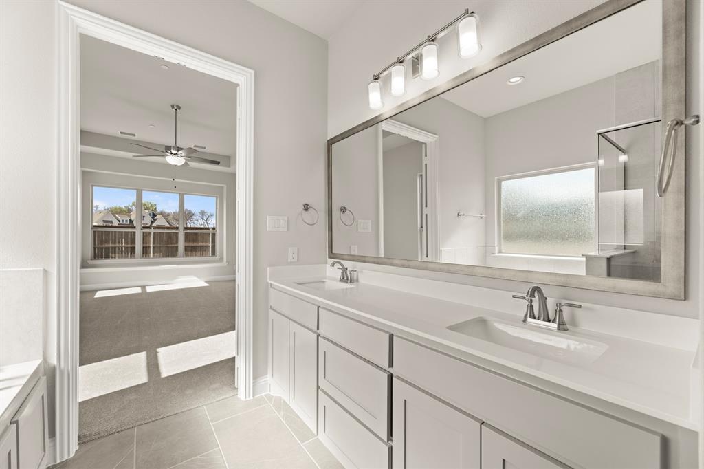 2704 Emerald Shallows Drive Property Photo 17