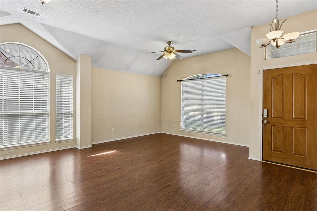 728 Lauren Way Property Photo 5