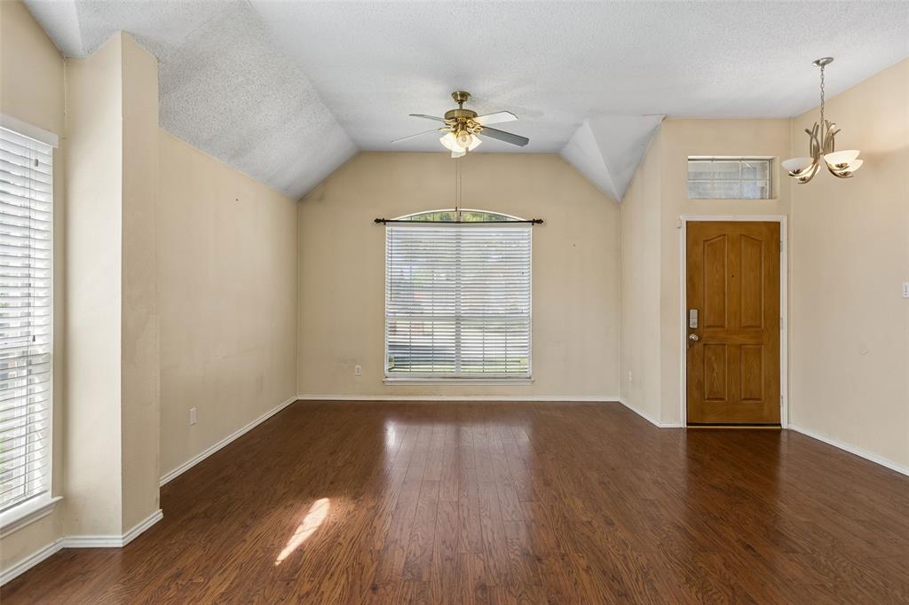 728 Lauren Way Property Photo 6