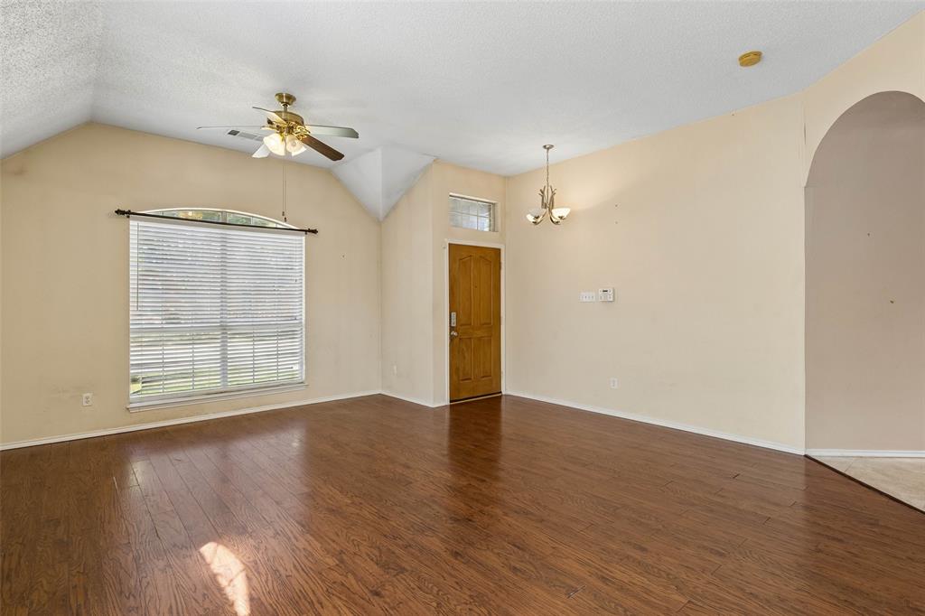 728 Lauren Way Property Photo 9