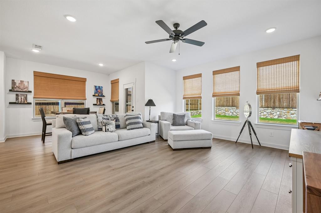 1612 Elle Lane Property Photo 3