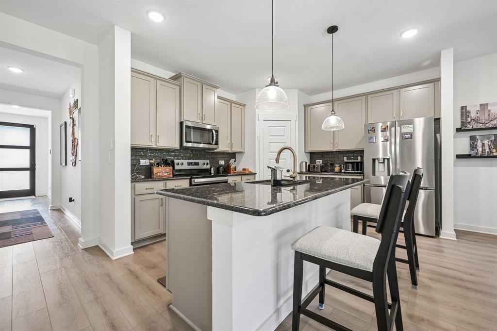 1612 Elle Lane Property Photo 4