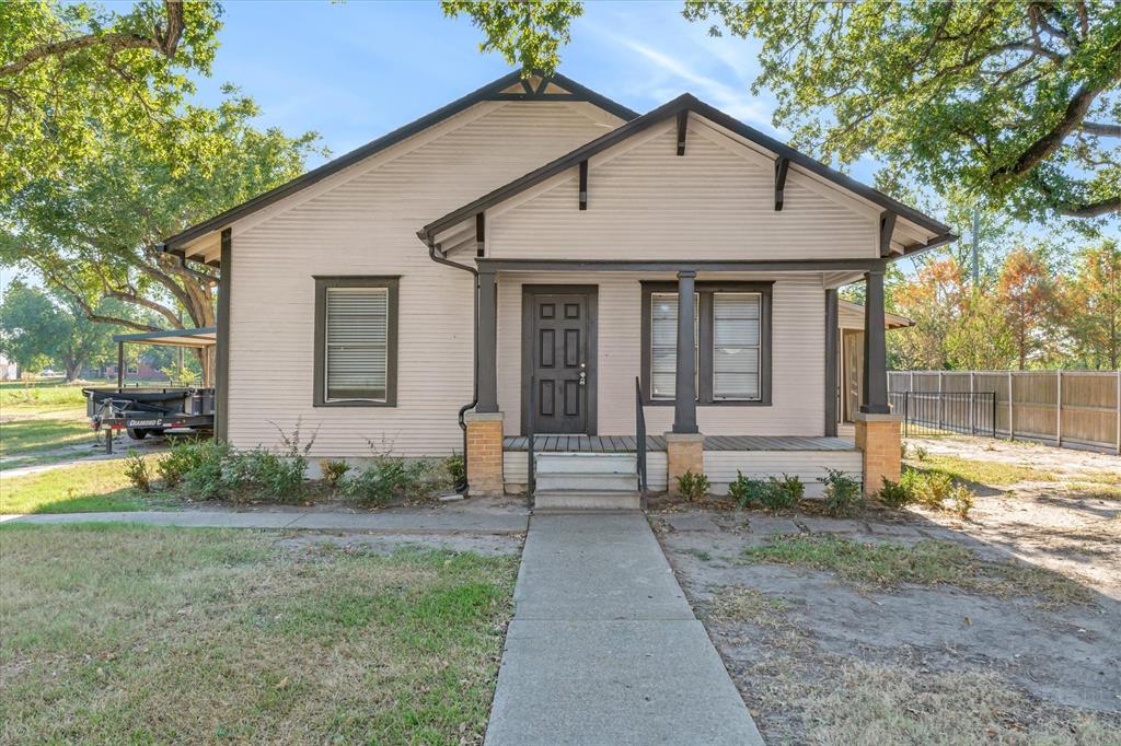 307 S Crockett Street Property Photo 1