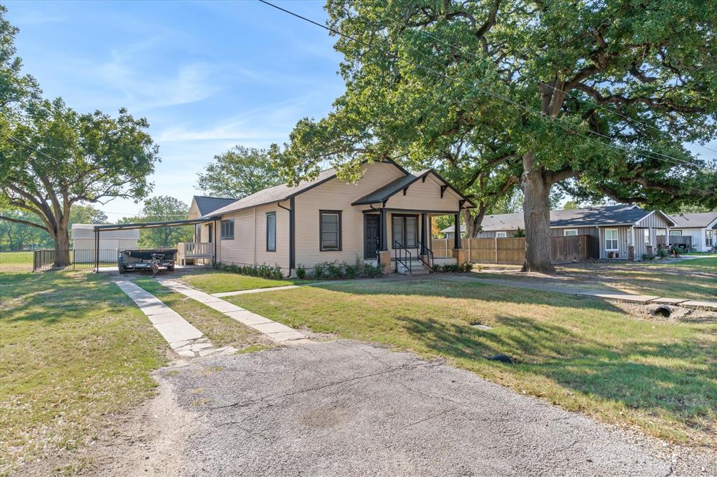 307 S Crockett Street Property Photo 2