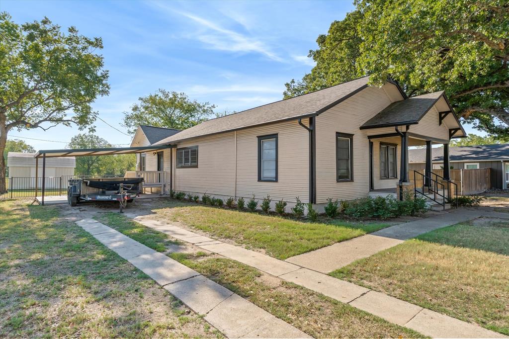 307 S Crockett Street Property Photo 3