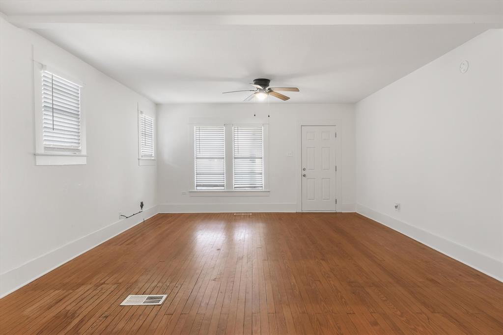 307 S Crockett Street Property Photo 5