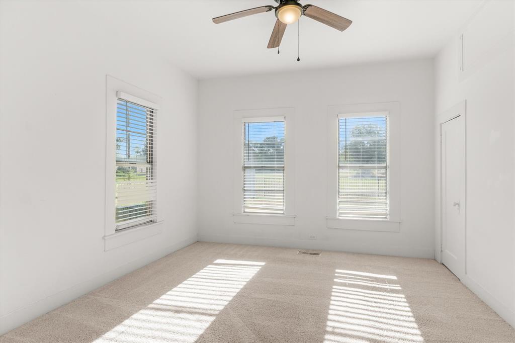 307 S Crockett Street Property Photo 11