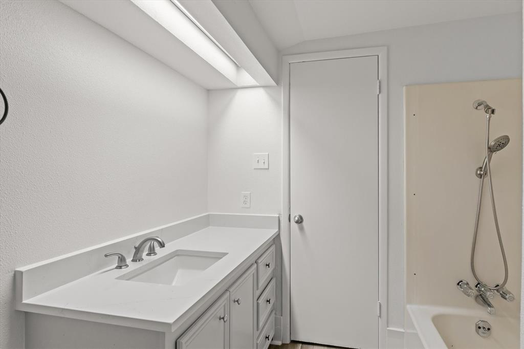 307 S Crockett Street Property Photo 14
