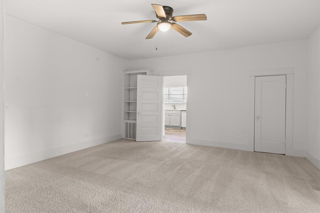 307 S Crockett Street Property Photo 17