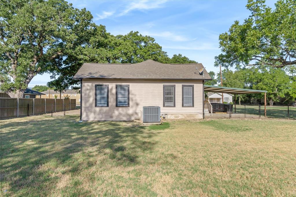 307 S Crockett Street Property Photo 18