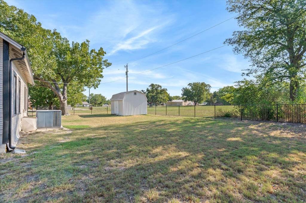 307 S Crockett Street Property Photo 20