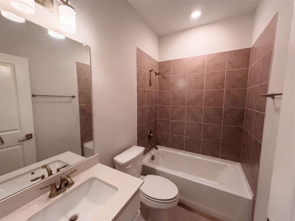 1448 Martingale Lane Property Photo 14