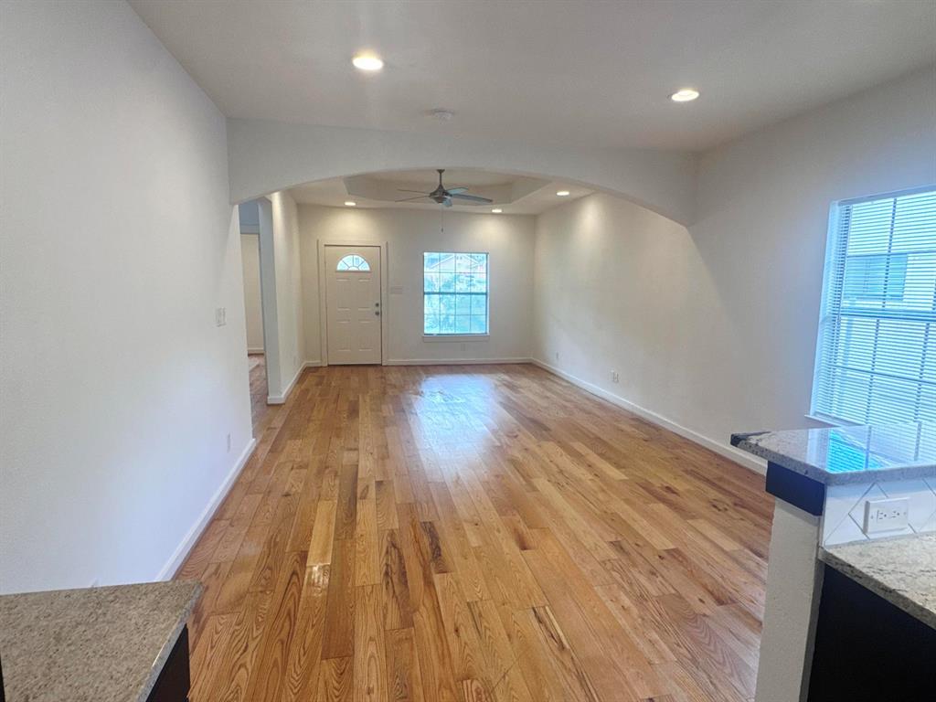 406 Lansing Street Property Photo 10