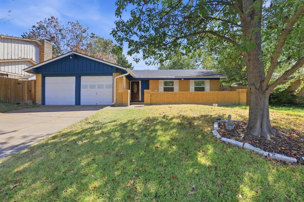 814 S Hyde Park Avenue Property Photo 1