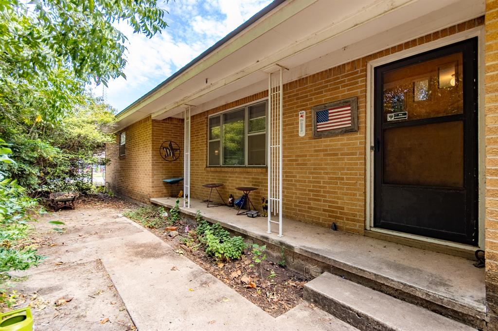 203 Bowie Street Property Photo 2