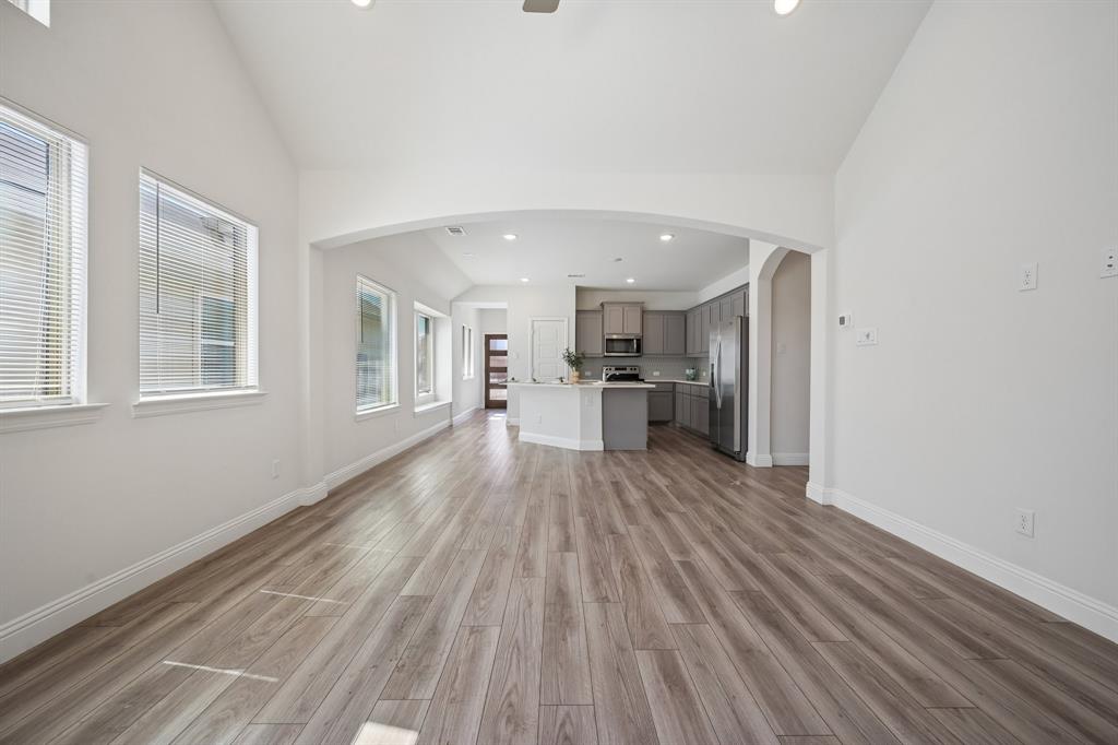 925 King Street Property Photo 11