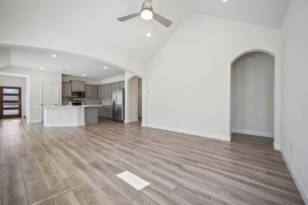925 King Street Property Photo 13