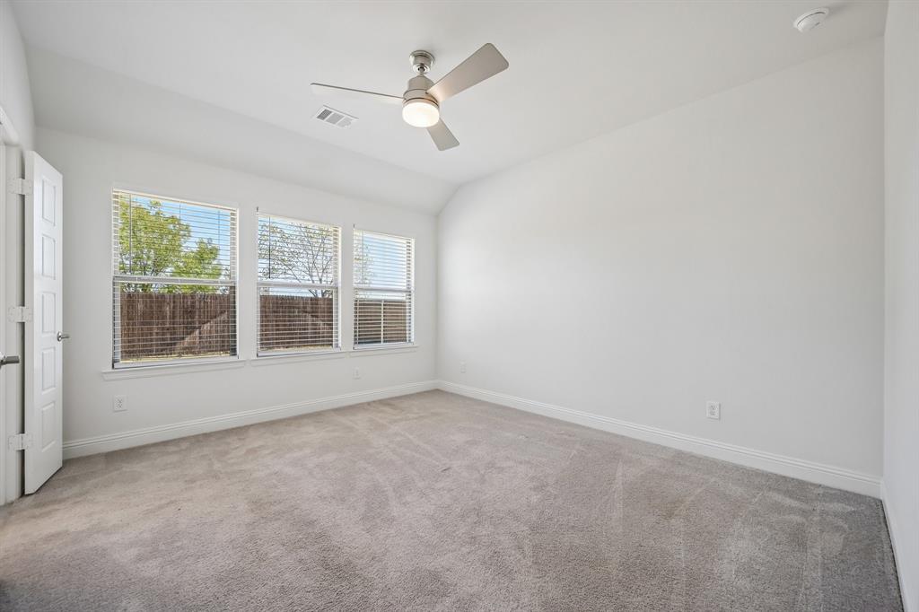 925 King Street Property Photo 16