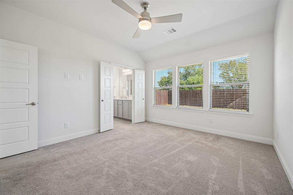 925 King Street Property Photo 17
