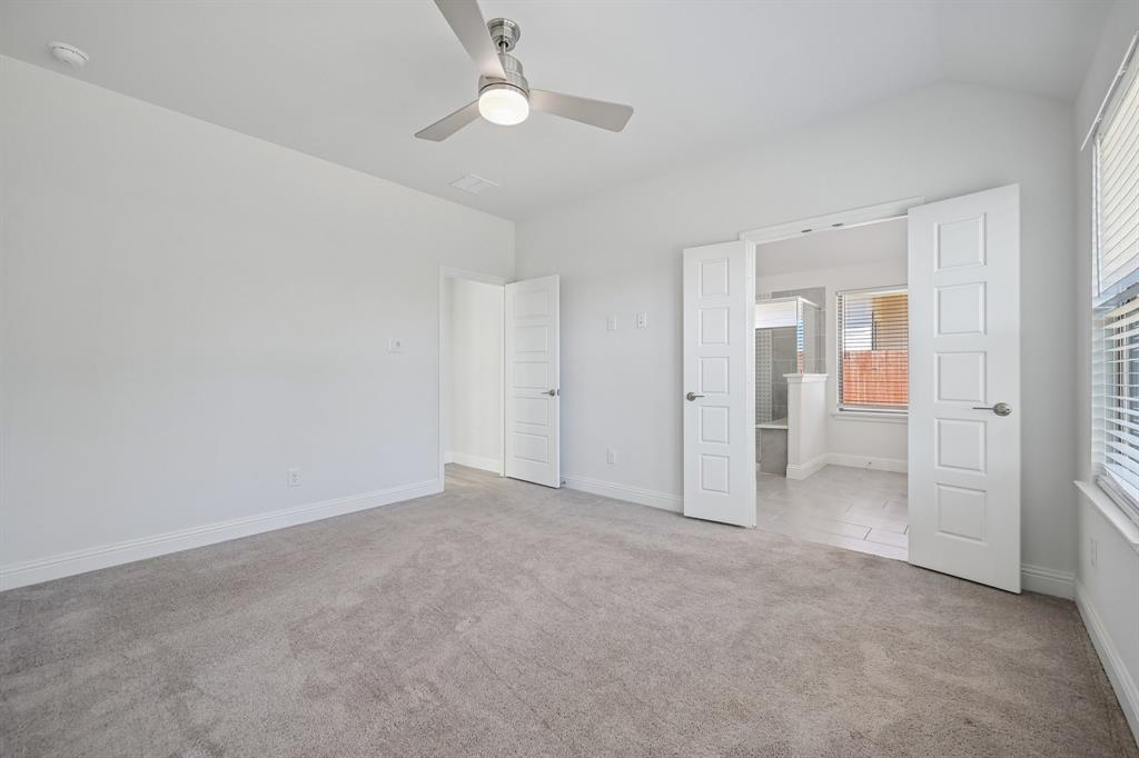 925 King Street Property Photo 18