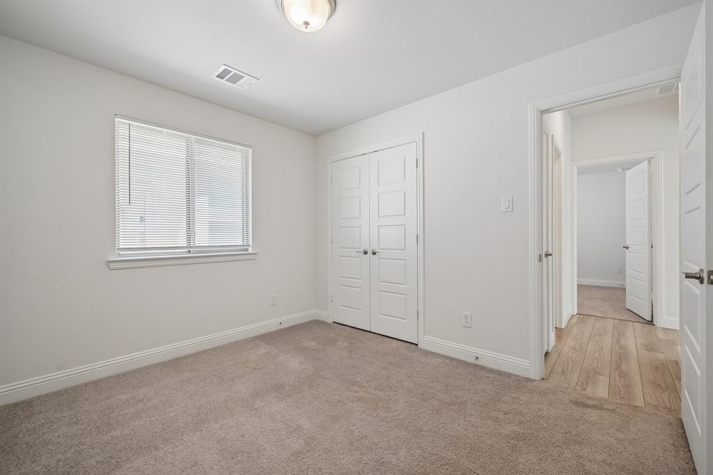 925 King Street Property Photo 23