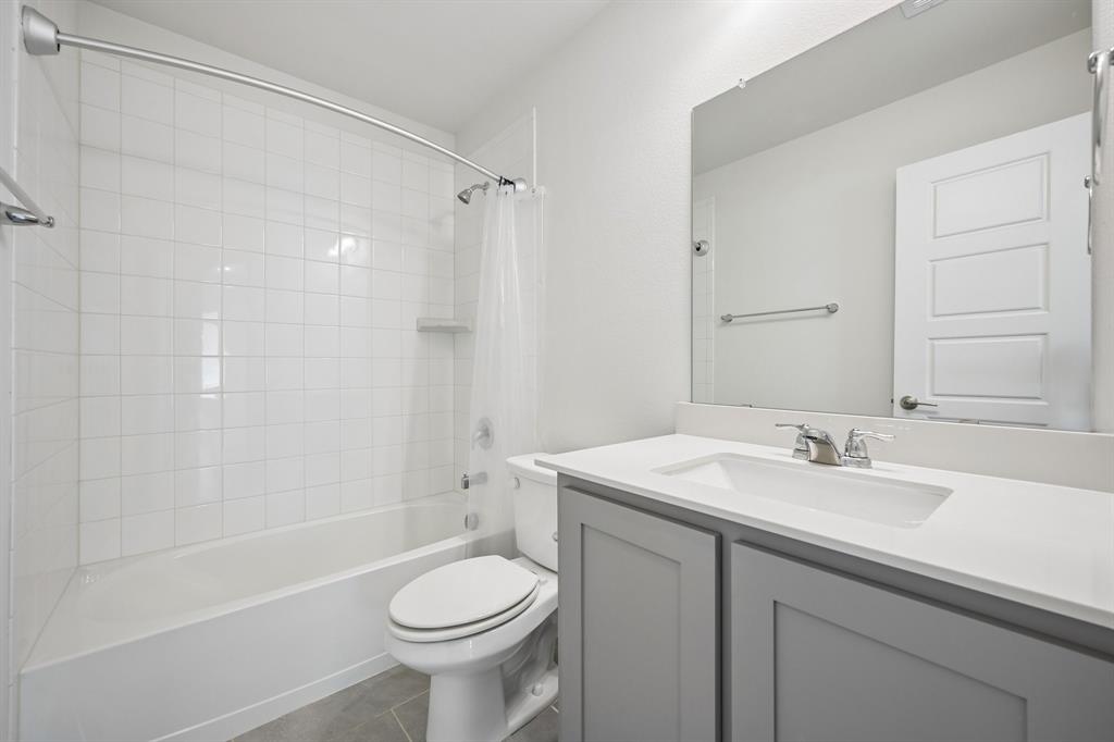925 King Street Property Photo 26