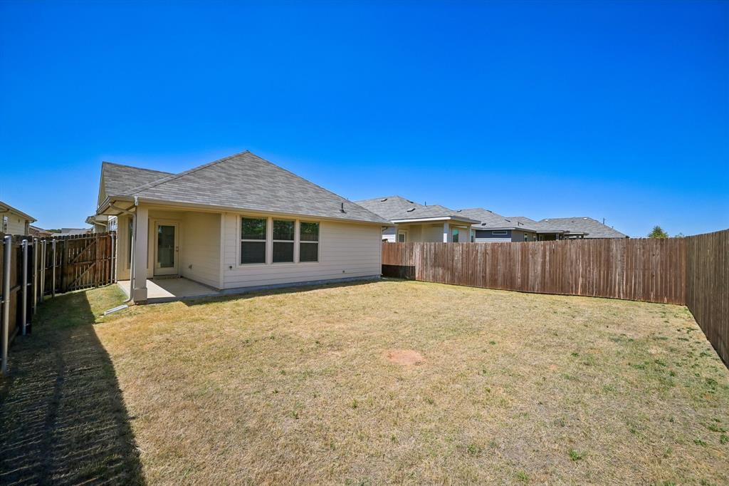 925 King Street Property Photo 30