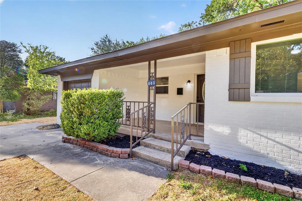 603 Warren Street Property Photo 4