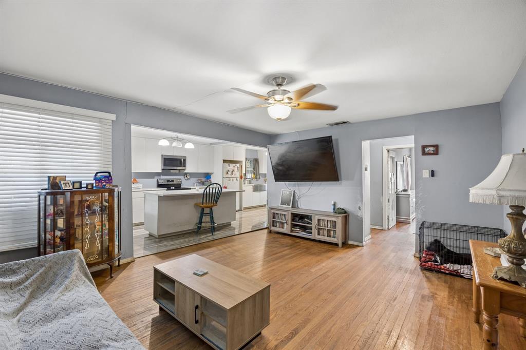 1108 S Edgefield Avenue Property Photo 1