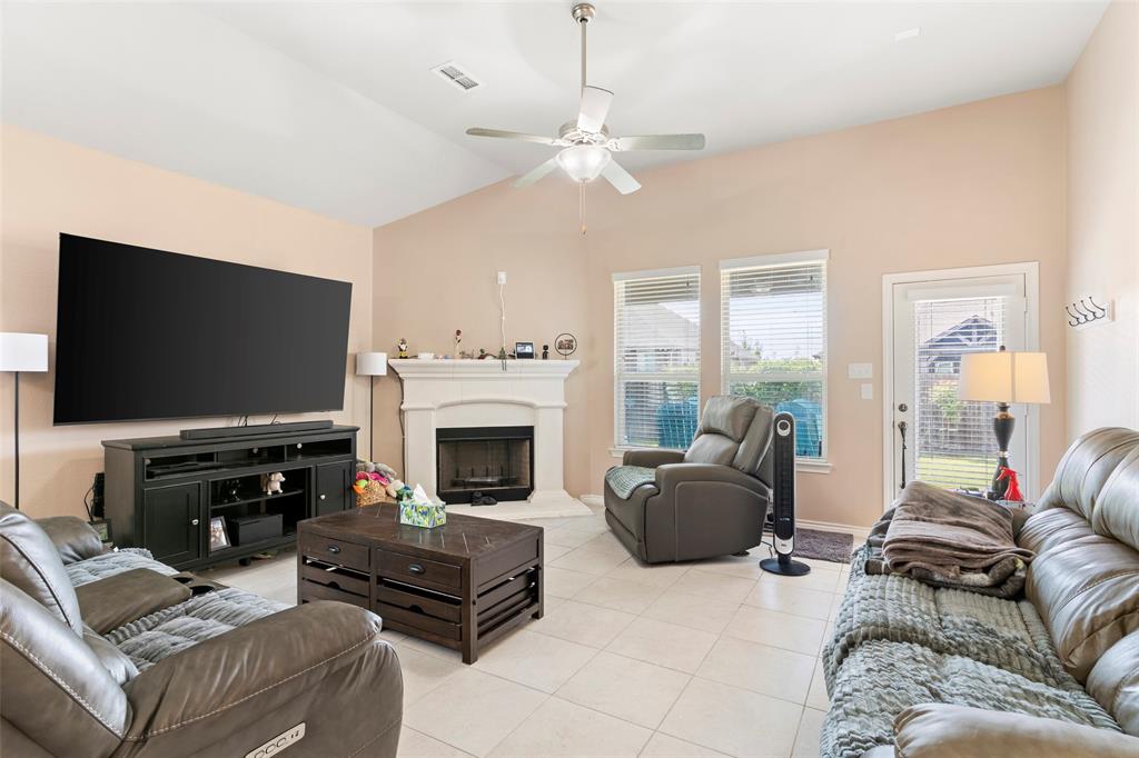 127 Chaco Drive Property Photo 3