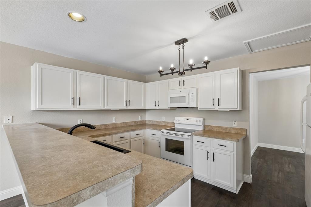 2034 Peregrine Court Property Photo 11