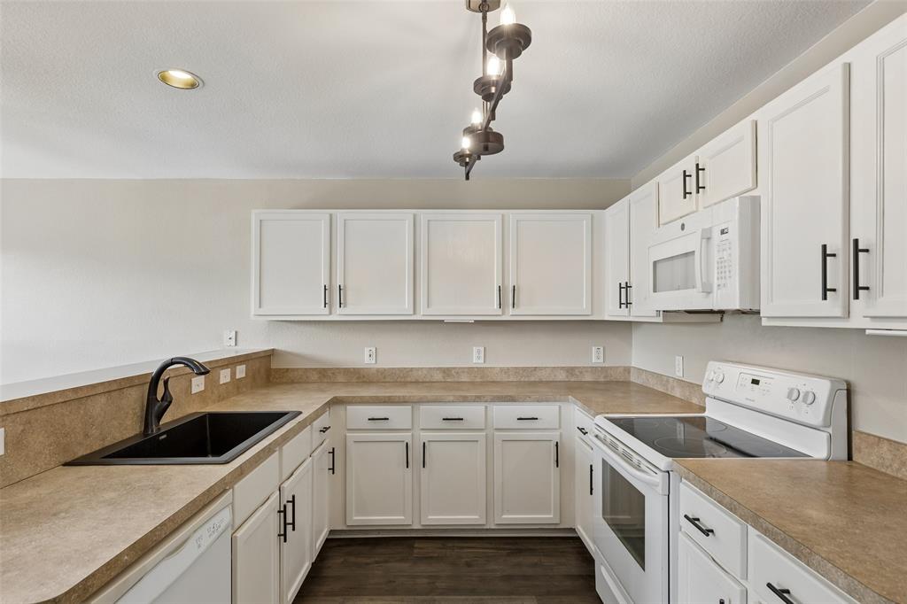 2034 Peregrine Court Property Photo 12