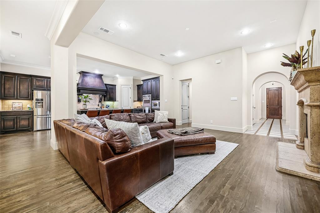 840 Butchart Drive Property Photo 4