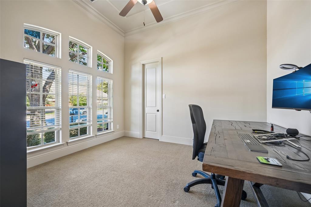 840 Butchart Drive Property Photo 17